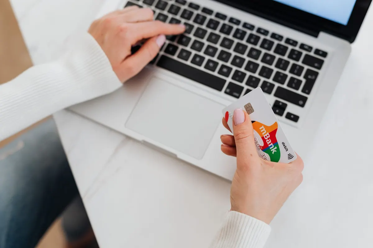 Holiday Shopping Password Checklist: Secure Retail Accounts Before Black Friday